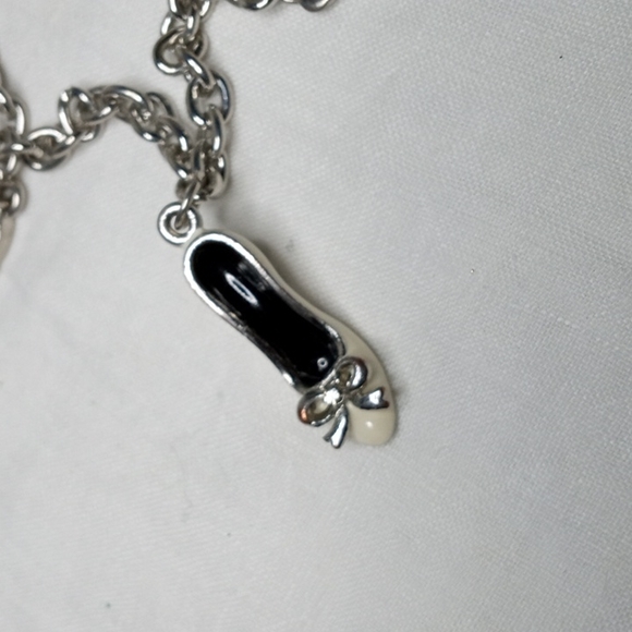 Juicy Couture silvertone charm bracelet with 5 charms 7" approx - Picture 3 of 8